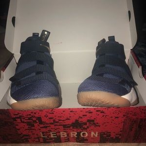 Lebron 11 Soldier Size 8.5 w/ box